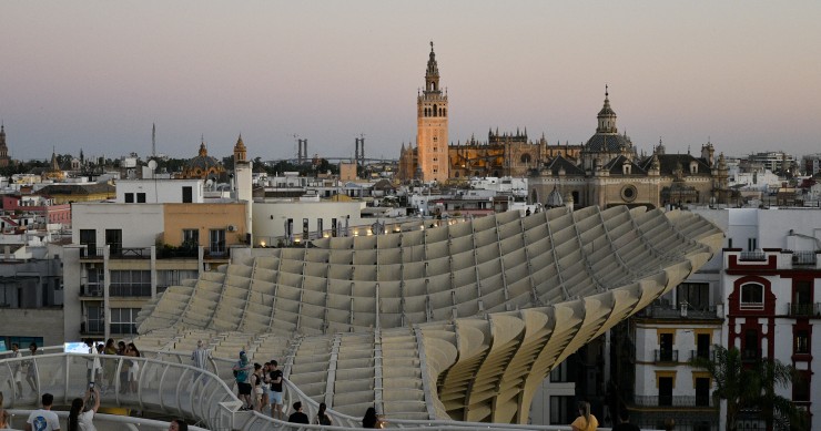 Andalucía eleva a 25 millones el presupuesto para avalar la compra de vivienda a jóvenes hasta los 40 años