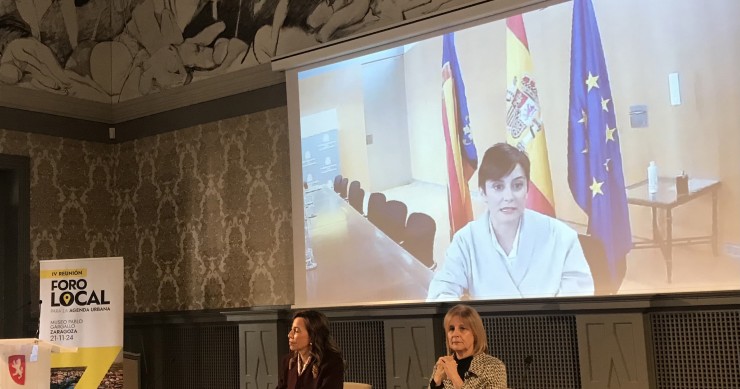 IV reunión del Foro Local para la Agenda Urbana, a la que ha asistido en 'streaming' desde Valencia, la ministra del ramo, Isabel Rodríguez, y presencial la presidenta FEMP), María José García Pelayo; y la alcaldesa de Zaragoza, Natalia Chueca