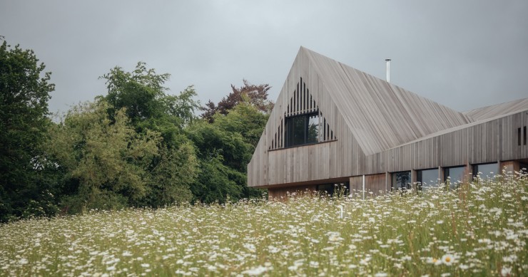 La estructura de Water Farm, se encuentra situada en la zona de Suffolk, Inglaterra, y su diseño se debe al estudio de arquitectura Studio Bark.