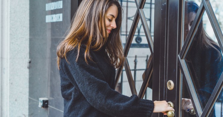 ¿Cómo abrir una puerta cerrada?