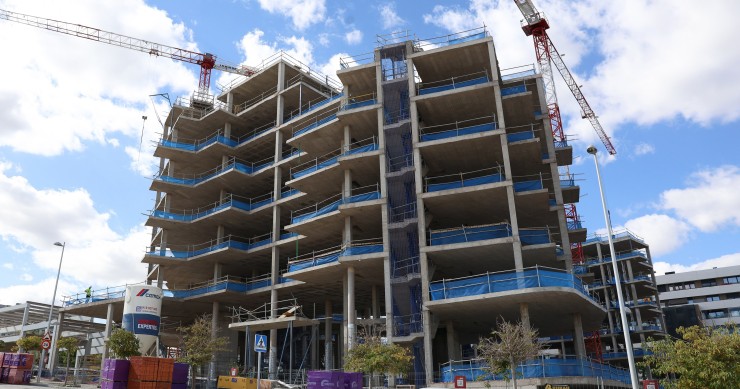 Archivo - Foto de recurso de viviendas en construcción. 