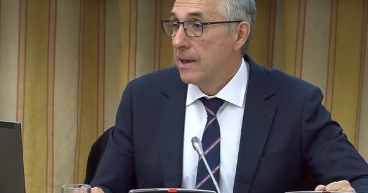 Los gestores de vivienda y suelo piden un régimen jurídico específico para las viviendas públicas El presidente de la Asociación española de gestores públicos de Vivienda y Sueelo (AVS), José María López Cerezo, durante su comparecencia ante la Comisión de Vivienda del Congreso de los Diputados este martes en Madrid. A 10 de diciembre de 2024.