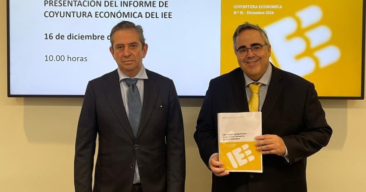 El presidente del Instituto de Estudios Económicos, Íñigo Fernández de Mesa, y su director general, Gregorio Izquierdo, han presentado el informe semestral de Coyuntura Económica del Instituto de Estudios Económicos.