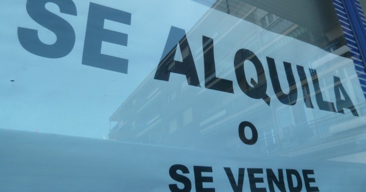 Archivo - Se alquila o se vende, alquiler o venta. 