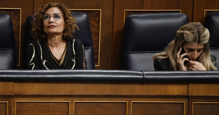 El Congreso aprueba definitivamente la reforma fiscal, con el impuesto a la banca, pero sin el de energéticas (I-D) La vicepresidenta primera y ministra de Hacienda, María Jesús Montero, y la vicepresidenta segunda y ministra de Trabajo y Economía Social, Yolanda Díaz