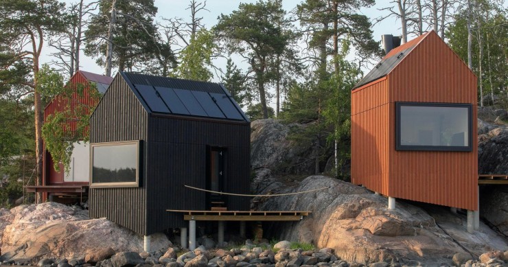 El estudio Littow Architectes ha diseñado Majamaja Off-Grid Village, un conjunto de cabañas en el archipiélago de Helsinki (Finlandia).