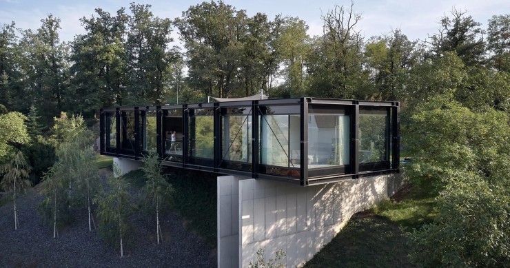 Villa Sidonius es una obra del estudio Stempel & Tesar en las afueras de Praga.