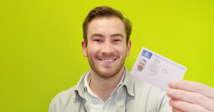 Qué información dan de ti los números del carnet de conducir