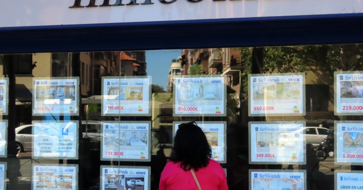 Exterior de una agencia inmobiliaria