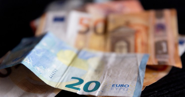 Archivo - Varios billetes, a 9 de enero de 2024, en Madrid (España). 