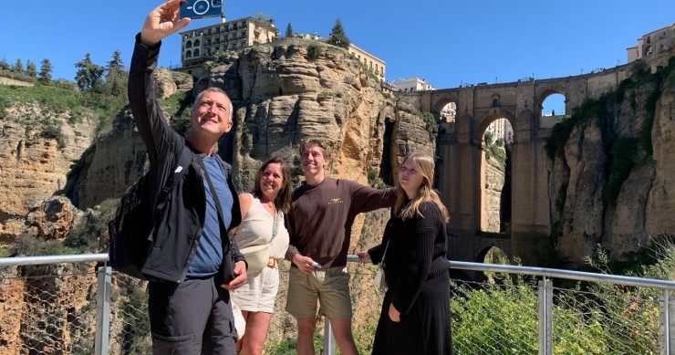 España, récord histórico con 88,5 millones de turistas hasta noviembre con un gasto de casi 120.000 millones El desfiladero del tajo es el lugar más visitado por los turistas en Ronda.