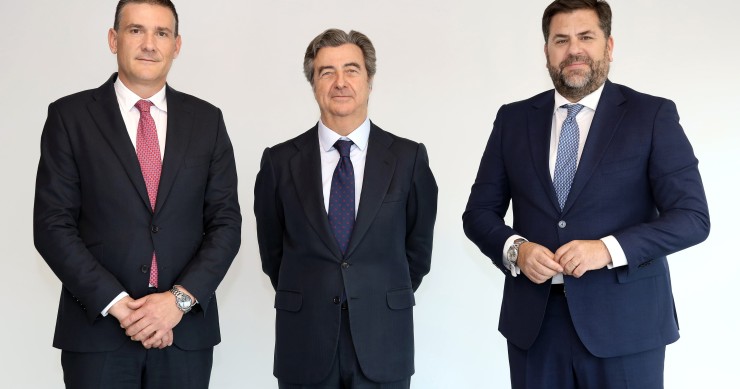 Archivo - De izda a dcha: el socio de Diaphanum Real Estate, Ignacio Sobrino; el presidente de Diaphanum, Rafael Gascó; y el otro socio de la nueva entidad, Borja Ortega.