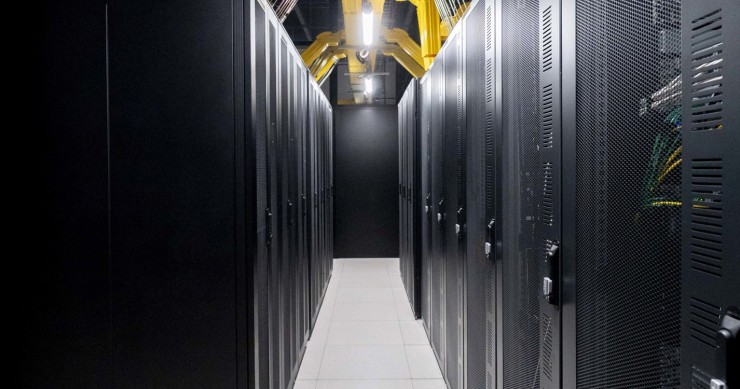 Archivo - Servidores de datos durante una jornada de puertas abiertas al centro de datos Digital Realty, a 22 de marzo de 2023, en Madrid (España). Por primera vez, un centro de datos, organiza en Madrid una jornada de puertas abiertas al público con moti