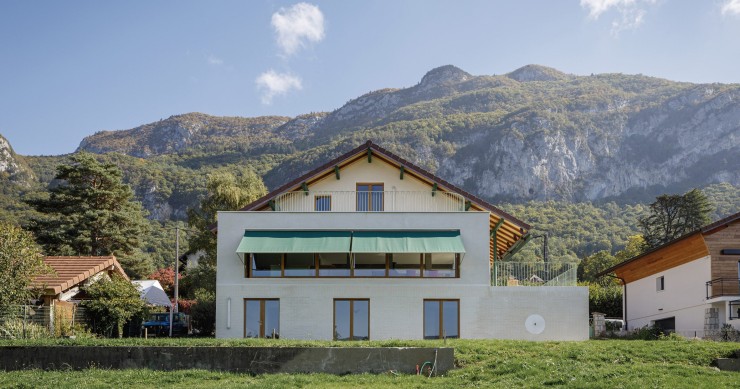 La Villa está situada en Annecy (Francia) y su rehabilitación fue llevada a cabo por el Atelier Archiplein.