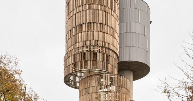 Temperaturas Extremas Arquitectos ha diseñado una torre de agua única en el distrito de Kirchberg, Luxemburgo.