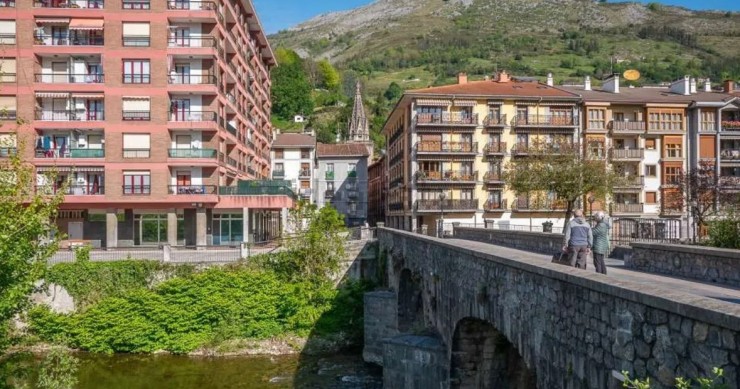 La localidad de Azpeitia es la primera de Euskadi en aplicar un canon a las viviendas vacías