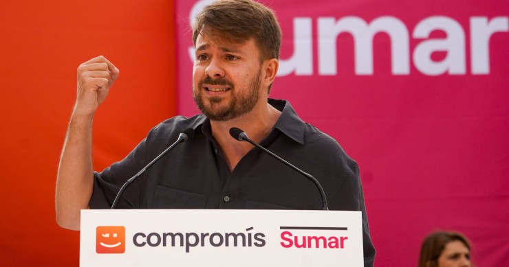 El diputado de Compromís-Sumar en el Congreso, Alberto Ibáñez, durante un acto público de cierre de campaña de Sumar, en la Plaza de la Virgen, a 7 de junio de 2024, en Valencia, Comunidad Valenciana (España).