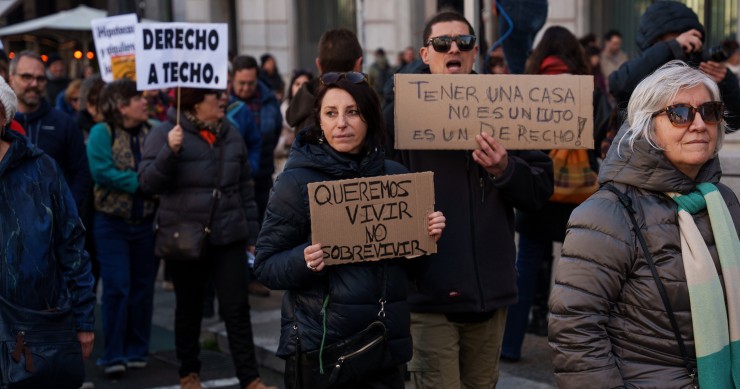 Varias personas durante una manifestación por una vivienda digna. 