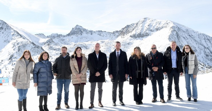 Autoritats andorranes i els representants d'ONU Turisme a les pistes de Grandvalira