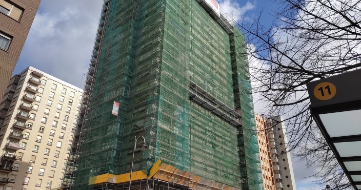 Archivo - Obras de rehabilitación en un edificio. 