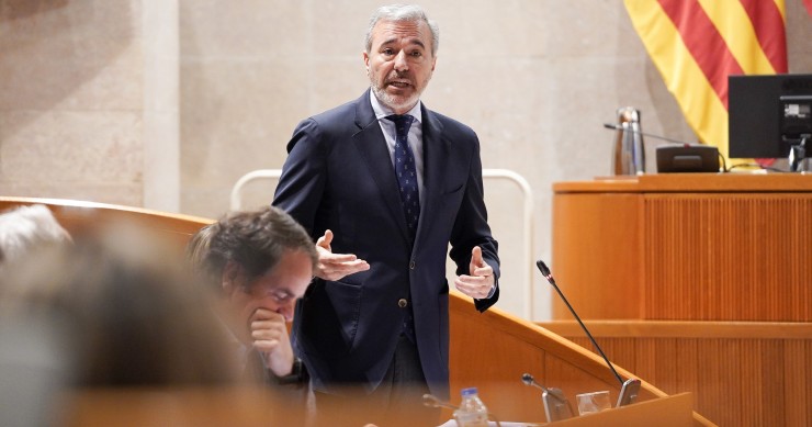 El presidente del Gobierno de Aragón, Jorge Azcón, en una sesión plenaria de las Cortes.