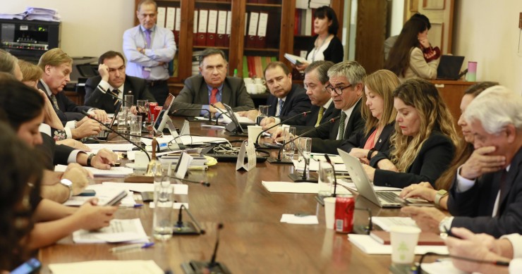 La Comisión de Hacienda de Chile aprueba el proyecto de ley para subsidiar el acceso a vivienda nueva La Comisión de Hacienda de Chile aprueba el proyecto de ley para subsidiar el acceso a vivienda nueva