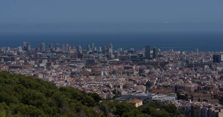 Archivo - Vista panorámica de Barcelona.