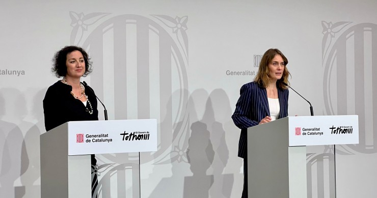 La consellera d'Economia i Finances de la Generalitat, Alícia Romero, i la líder dels Comuns al Parlament, Jéssica Albiach, en roda de premsa