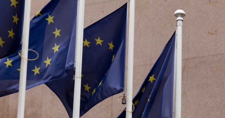 Archivo - Varias banderas de la Unión Europea en una imagen de archivo