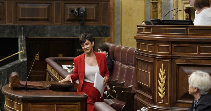 Archivo - La ministra de Vivienda, Isabel Rodríguez, interviene durante una sesión plenaria en el Congreso de los Diputados, a 23 de octubre de 2024, en Madrid (España).