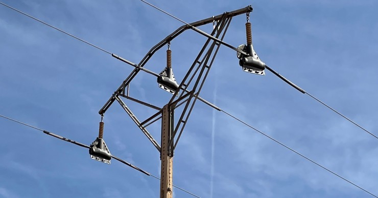 Archivo - Tendido eléctrico protegido