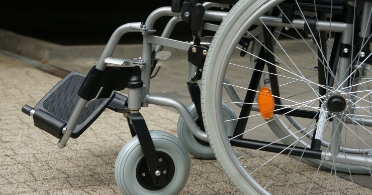 Silla de ruedas en un entorno laboral