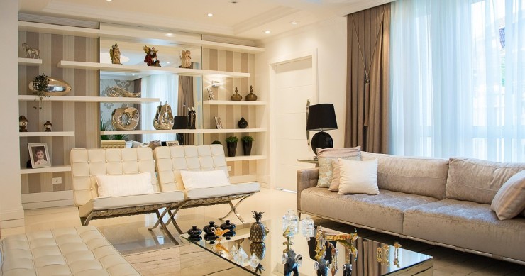 Salón con muebles legados en una herencia
