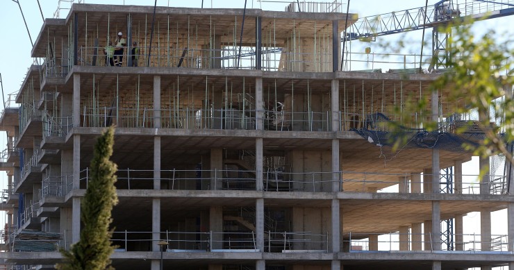 Archivo - Imagen de archivo de una vivienda en construcción
