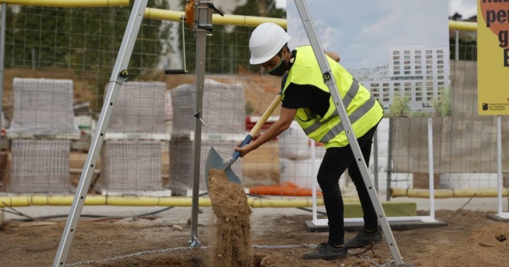 Arxiu - Imatge d'arxiu de construcció d'habitatges públics a Porta Trinitat de Sant Andreu.