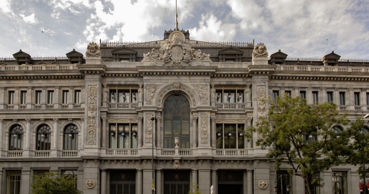 Archivo - Fachada del edificio del Banco de España situada en la confluencia del Paseo del Prado y la madrileña calle de Alcalá.
