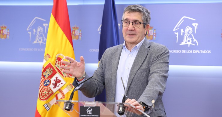 El portavoz del PSOE en el Congreso, Patxi López, durante una rueda de prensa posterior a la Junta de Portavoces, en el Congreso de los Diputados, a 27 de mayo de 2025, en Madrid (España).