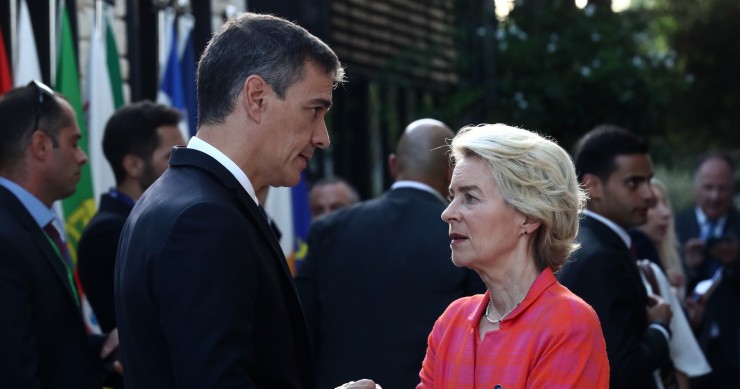 El presidente del Gobierno, Pedro Sánchez, y la presidenta de la Comisión Europea, Ursula Von der Leyen