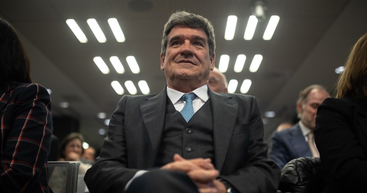 El Banco de España recorta tres décimas su previsión de PIB en 2025, al 2,4%, y rebaja al 1,8% la de 2026 El gobernador del Banco de España, José Luis Escrivá
