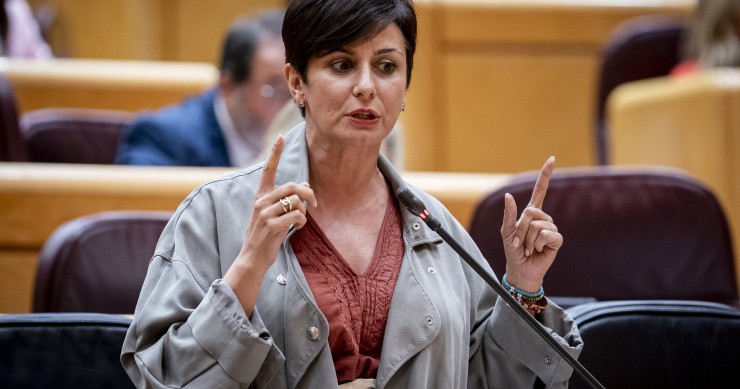 La ministra de Vivienda y Agenda Urbana, Isabel Rodríguez, interviene durante una sesión de control al Gobierno en el Senado, a 10 de junio de 2025, en Madrid (España).