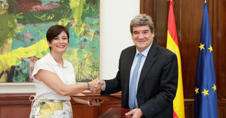 (I-D): La Ministra De Vivienda Y Agenda Urbana, Isabel Rodríguez, Y El Gobernador Del Banco De España, José Luis Escrivá.