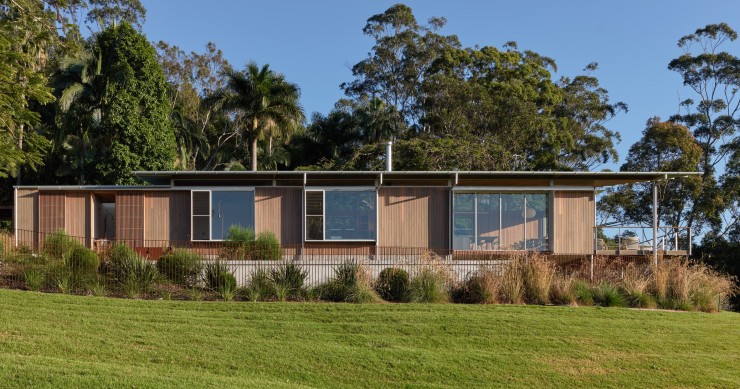La casa Mango Lane está diseñada por el estudio australiano DFJ Architects y se ubica en Nueva Gales del Sur, con vistas a la icónica Byron Bay.