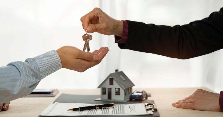 Entrega de llaves tras vender una vivienda habitual