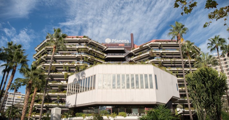 Sede del Grupo Planeta, adquirida por Pontegadea en una de las operaciones inmobiliarias recientes más destacadas.