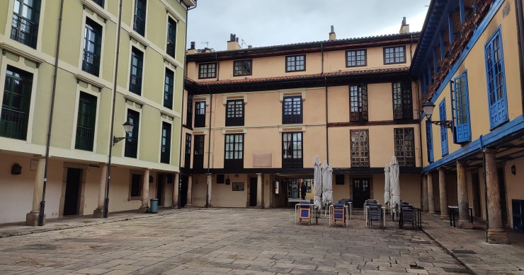 La vivienda sigue siendo el principal problema de los españoles, según el CIS Archivo - Plaza de El Fontán, en Oviedo.
