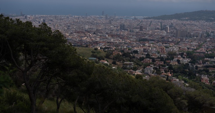 Archivo - Vistas de la ciudad desde el Parc Natural de la Serra de Collserola, a 14 de mayo de 2025, en Barcelona, Catalunya (España).