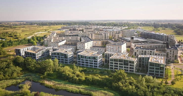Rubicon Housing es un conjunto residencial situado en el límite de desarrollo de Eddington, en Cambridge, diseñado por el estudio Alison Brooks Architects.