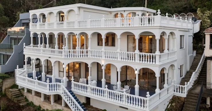 ‘Wedding Cake House’