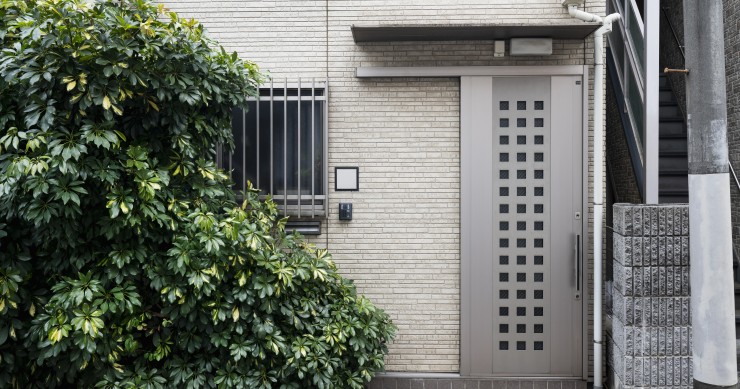 Puerta blindada o acorazada
