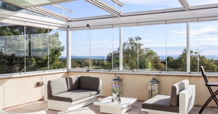 ¿Cuánto cuesta cerrar una terraza en 2025?